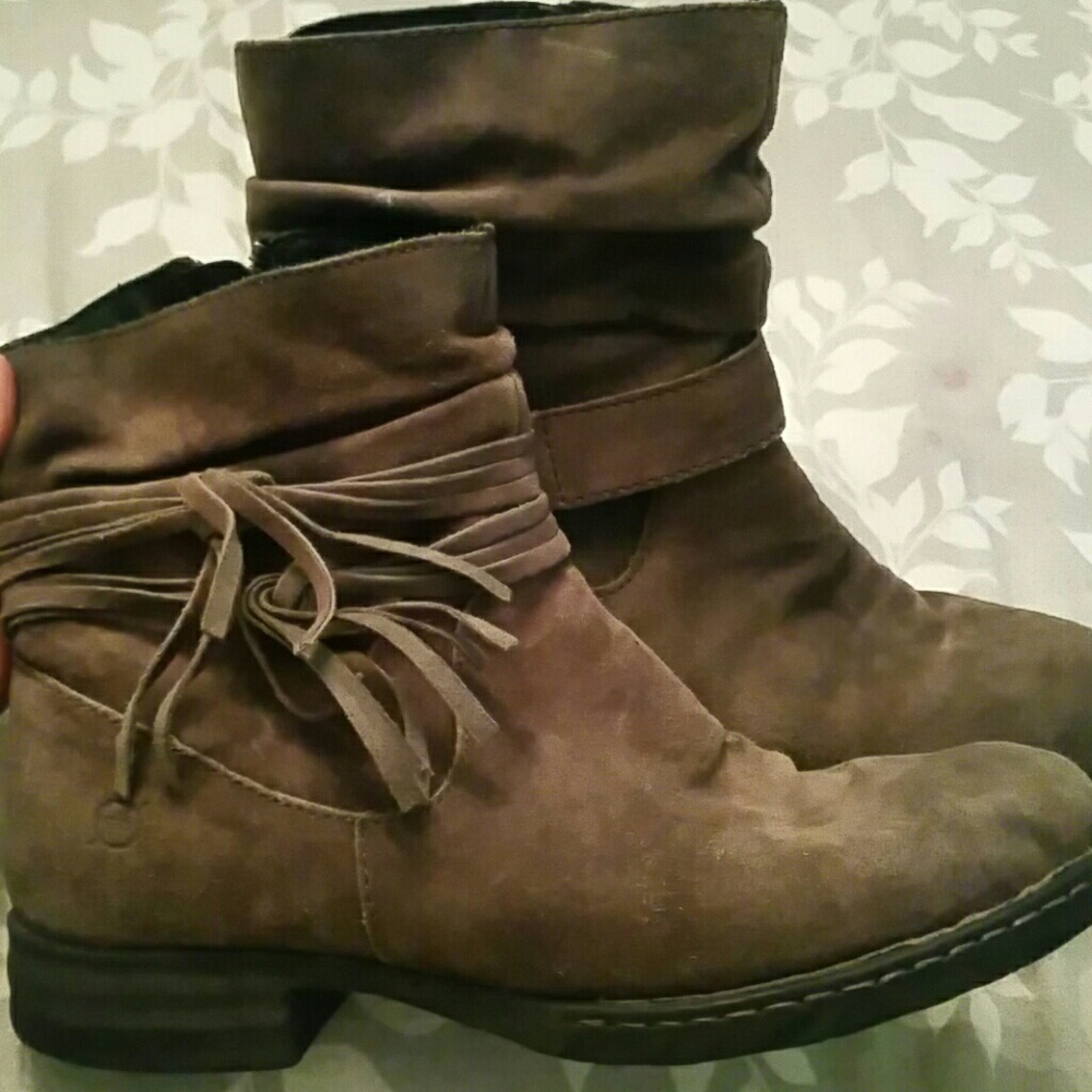 Born boots size 9 brown
